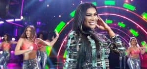 Pocah tem letra alterada no Domingão do Faustão durante o Ding Dong (imagem: Reprodução) Pocah tem letra alterada no Domingão do Faustão durante o Ding Dong (imagem: Reprodução)