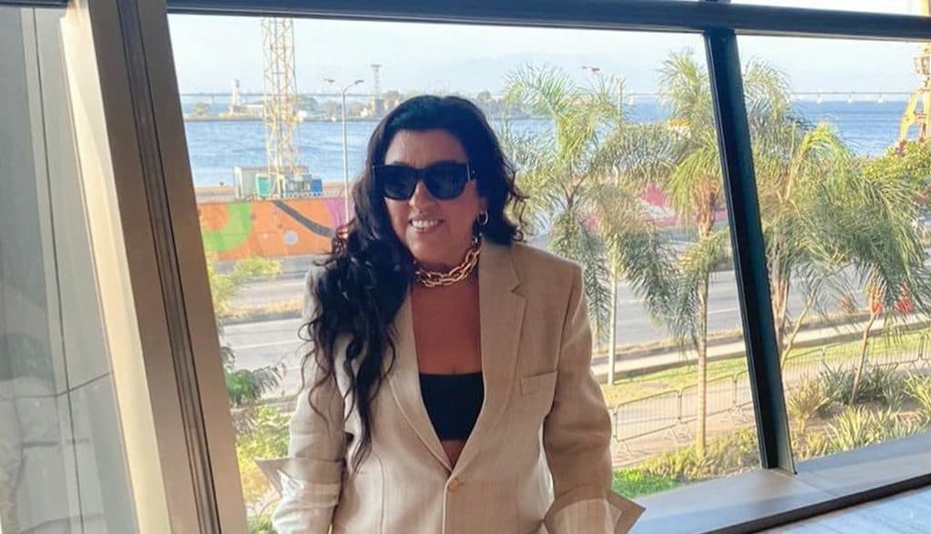 Regina Casé passa por susto e precisa sair de madrugada com o filho pequeno