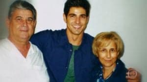 O ator Reynaldo Gianecchini com os pais (Imagem: arquivo pessoal / GShow) O ator Reynaldo Gianecchini com os pais (Imagem: arquivo pessoal / GShow)