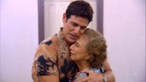 Reynaldo Gianecchini e sua mãe no quadro De Volta ao Passado no Caldeirão do Huck (Imagem: Reprodução) Reynaldo Gianecchini e sua mãe no quadro De Volta ao Passado no Caldeirão do Huck (Imagem: Reprodução)