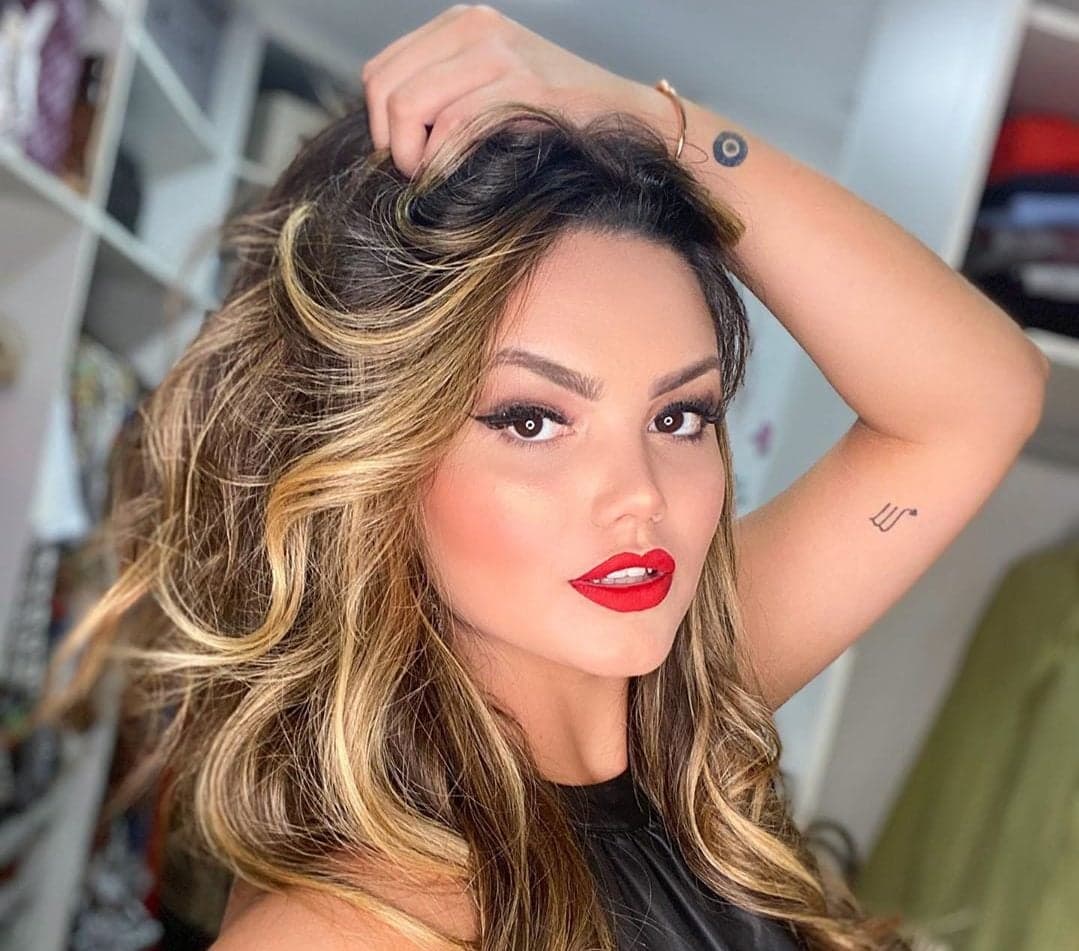 A filha de Kelly Bey, Suzanna Freitas deixou os seus seguidores de queixo caído ao falar sobre perrengue A filha de Kelly Bey, Suzanna Freitas deixou os seus seguidores de queixo caído ao falar sobre perrengue