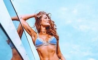 Grazi Massafera surge com biquíni minúsculo e tatuagem íntima vaza: "Caio Castro tem privilégio"