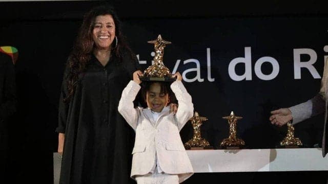 Regina Casé recebeu o prêmio de melhor atriz por Três Verões (Foto: Davi Campana) Regina Casé recebeu o prêmio de melhor atriz por Três Verões (Foto: Davi Campana)