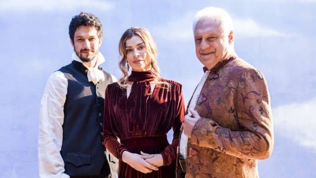 Marcos (Romulo Estrela), Paloma (Grazi Massafera) e Alberto (Antonio Fagundes) caracterizados como personagens de Shakespeare Marcos (Romulo Estrela), Paloma (Grazi Massafera) e Alberto (Antonio Fagundes) caracterizados como personagens de Shakespeare