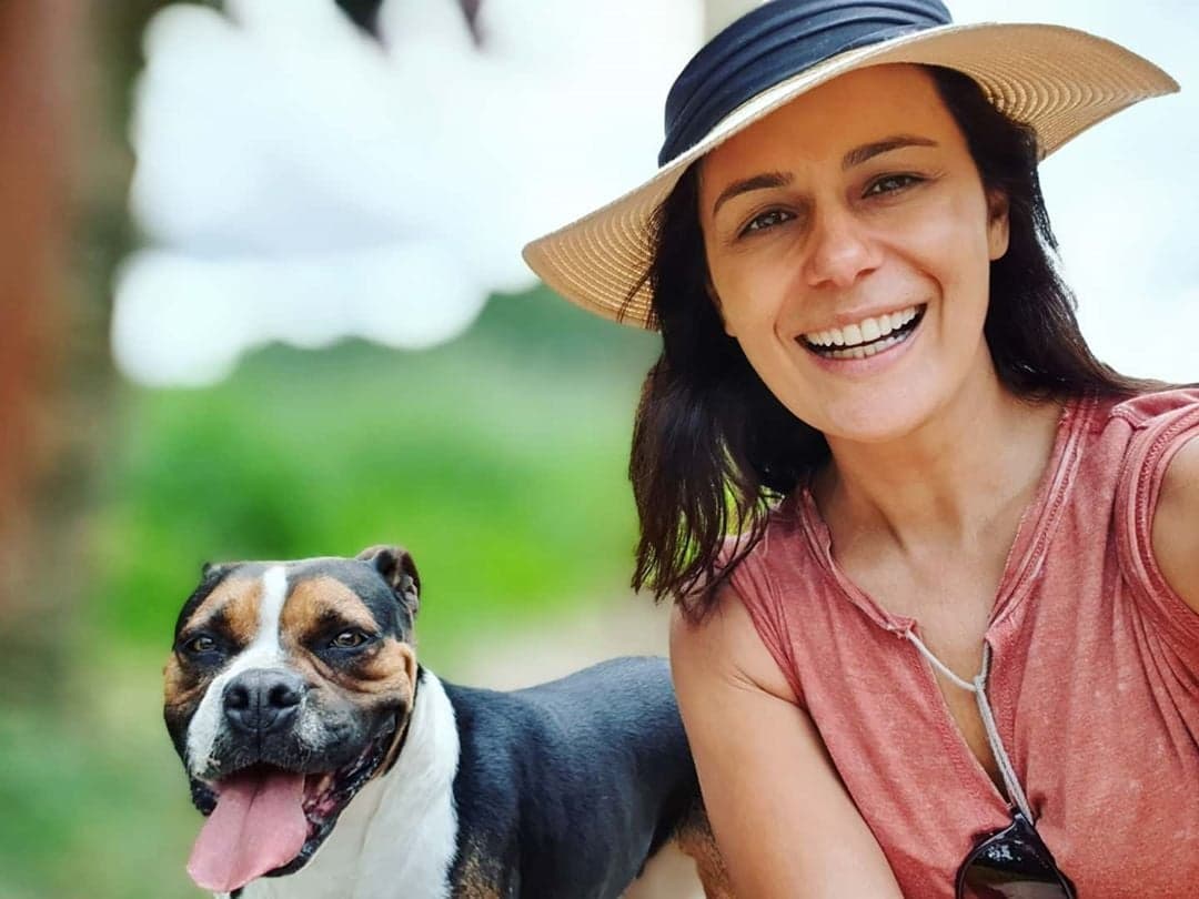 Adriana Araújo e o cachorro Zeca - Foto: Reprodução/Instagram Adriana Araújo e o cachorro Zeca - Foto: Reprodução/Instagram