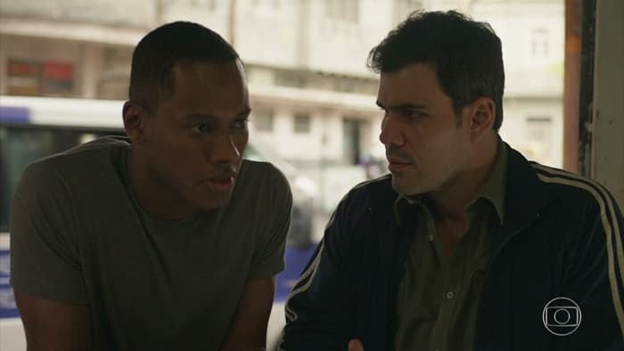 Wesley (Dan Ferreira) e Magno (Juliano Cazarré) em cena de Amor de Mãe (Foto: Reprodução/Globo) Wesley (Dan Ferreira) e Magno (Juliano Cazarré) em cena de Amor de Mãe (Foto: Reprodução/Globo)
