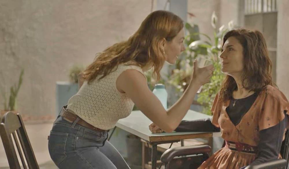 Betina enfrenta Leila na novela Amor de Mãe (Foto: Reprodução) Betina enfrenta Leila na novela Amor de Mãe (Foto: Reprodução)