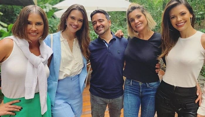 O autor Daniel Ortiz com as protagonistas de Salve-se Quem Puder (Foto: Reprodução/Instagram) O autor Daniel Ortiz com as protagonistas de Salve-se Quem Puder (Foto: Reprodução/Instagram)
