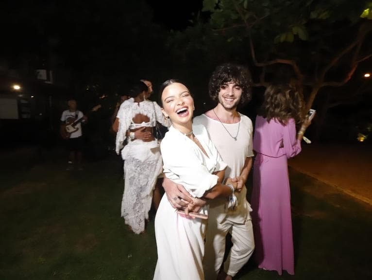 Fiuk surge abraçado com atriz na virada de ano (Foto :Instagram) Fiuk surge abraçado com atriz na virada de ano (Foto :Instagram)