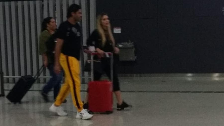 Hulk e Camila Ângelo foram flagrados em Guarulhos (Fotos: Coluna de Leo Dias) Hulk e Camila Ângelo foram flagrados em Guarulhos (Fotos: Coluna de Leo Dias)