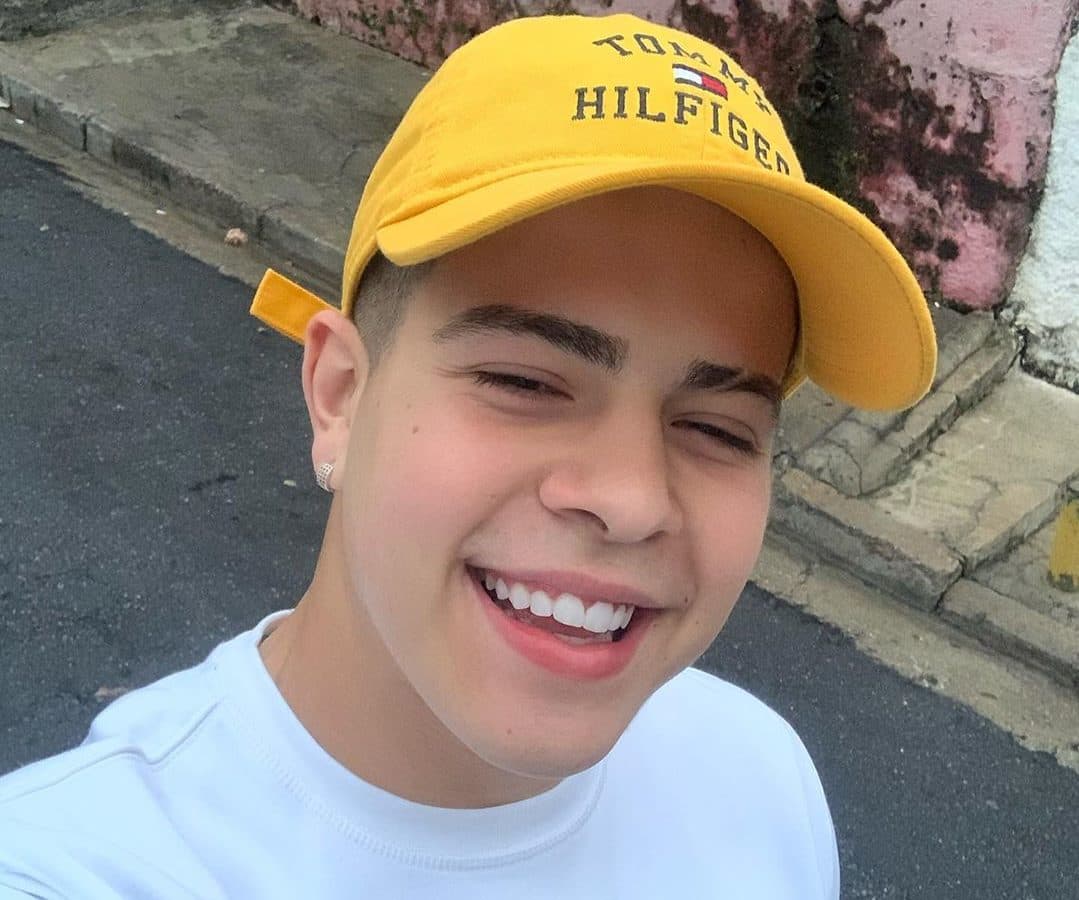 O famoso cantor e funkeiro brasileiro, Jottapê chamou a atenção de seus seguidores ao falar pela segunda sobre a amizade que mantém com um menino (Foto: Reprodução/Instagram) O famoso cantor e funkeiro brasileiro, Jottapê chamou a atenção de seus seguidores ao falar pela segunda sobre a amizade que mantém com um menino (Foto: Reprodução/Instagram)