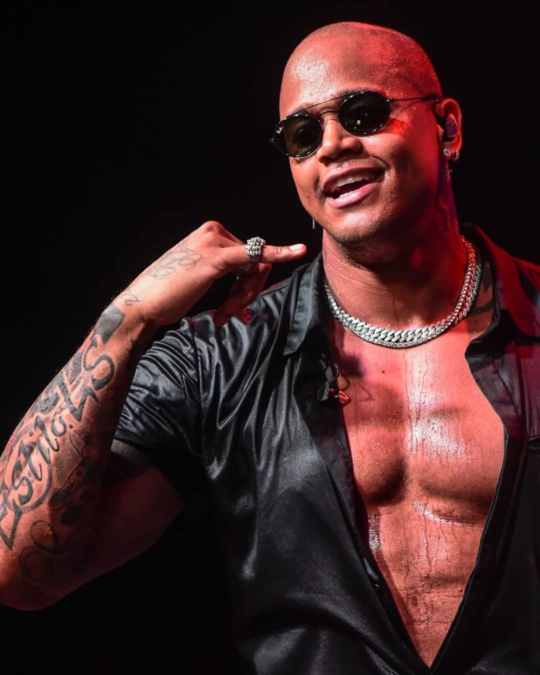 O famoso cantor de axé, Léo Santana já teve que enfrentar muitos tipos de trabalho antes de ficar conhecido (Foto: Reprodução/Instagram) O famoso cantor de axé, Léo Santana já teve que enfrentar muitos tipos de trabalho antes de ficar conhecido (Foto: Reprodução/Instagram)