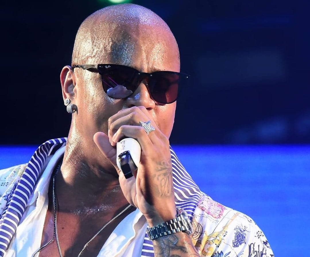 Léo Santana voltou a causar ao simular que estava fazendo sexo em seu show (Foto: Reprodução/ Instagram) Léo Santana voltou a causar ao simular que estava fazendo sexo em seu show (Foto: Reprodução/ Instagram)