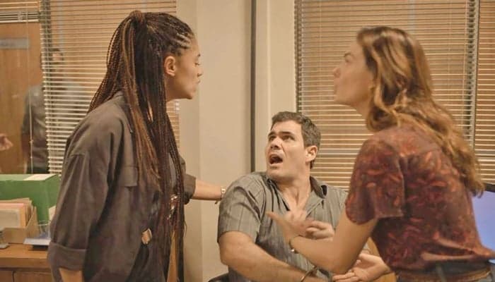 Magno é preso pela morte de Vicente em Amor de Mãe (Foto: Reprodução/Globo) Magno é preso pela morte de Vicente em Amor de Mãe (Foto: Reprodução/Globo)