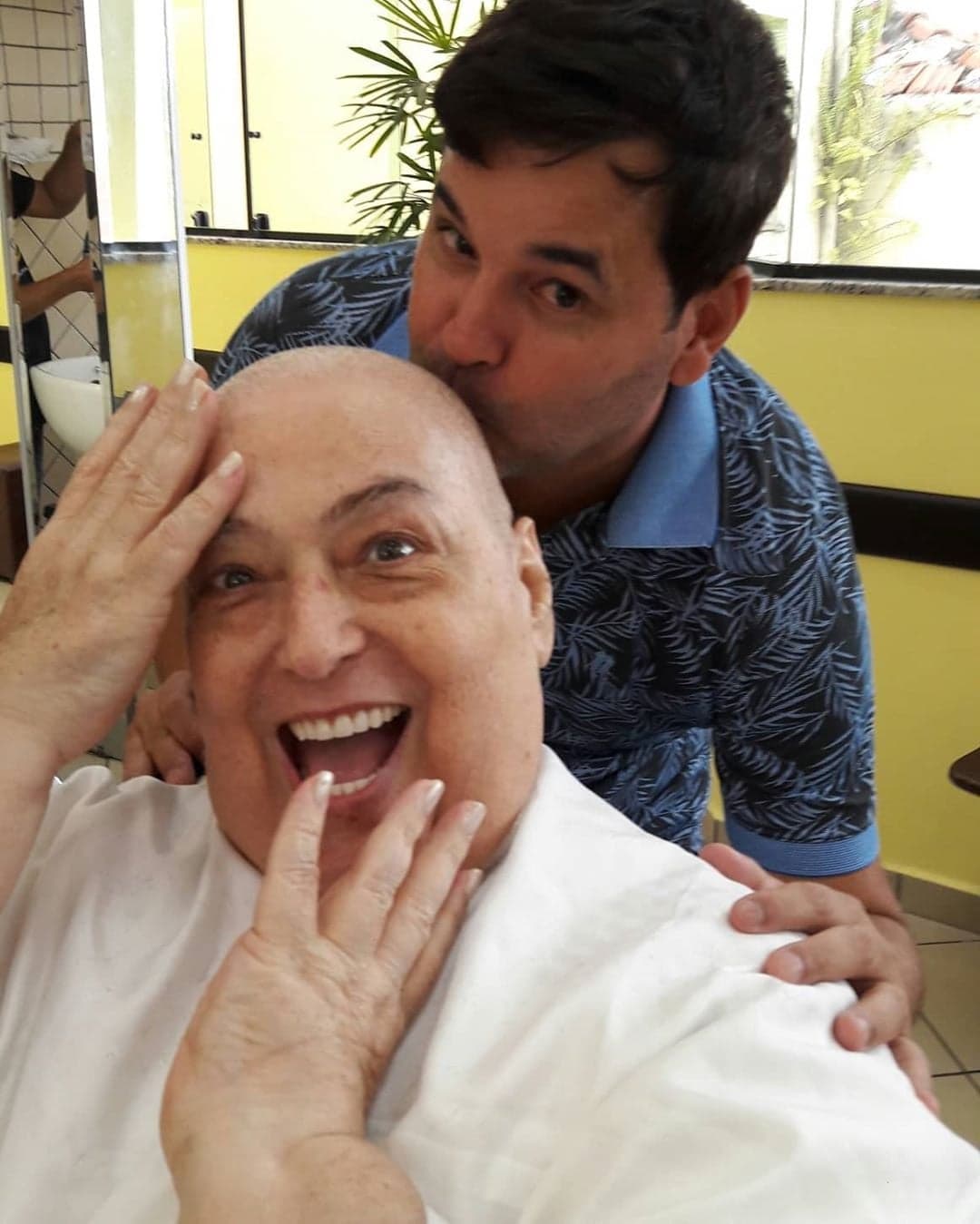 Mamma Bruschetta com o cabeleireiro Sylvio Rezende (Foto: Reprodução/Instagram) Mamma Bruschetta com o cabeleireiro Sylvio Rezende (Foto: Reprodução/Instagram)