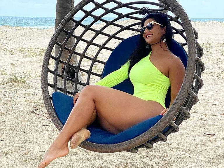 Mileide Mihaile posa de maiô neon e exibe corpo perfeito (Foto: Instagram) Mileide Mihaile posa de maiô neon e exibe corpo perfeito (Foto: Instagram)