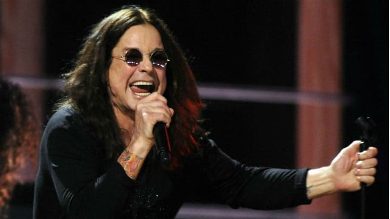 Site afirma que Ozzy Osbourne está no leito de morte e filha do cantor dispara: "Às vezes a imprensa me dá nojo"