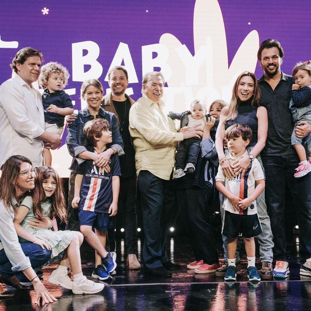 Silvio Santos com suas filhas na consagração de Senor, filho de Patrícia Abravanel (Foto: Reprodução/Instagram) Silvio Santos com suas filhas na consagração de Senor, filho de Patrícia Abravanel (Foto: Reprodução/Instagram)