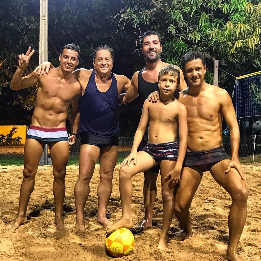 Leonardo posou ao lado de Sandro Pedroso após uma partida de futevôlei (Foto: Reprodução/Instagram) Leonardo posou ao lado de Sandro Pedroso após uma partida de futevôlei (Foto: Reprodução/Instagram)