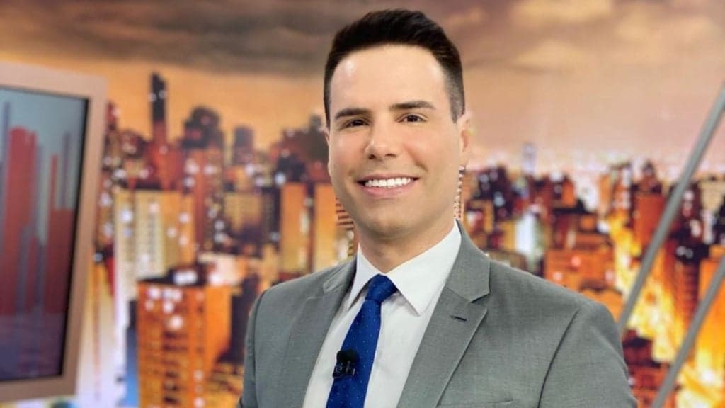 Vida amorosa e salário exorbitante: Luiz Bacci acumula segredos ao longo de 20 anos de carreira