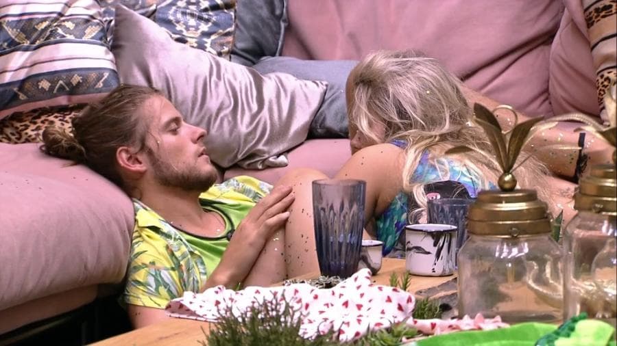 Após tentativa frustrada de se entender com Gizelly, Marcela desabafa com Daniel no BBB20: "Estou muito triste”