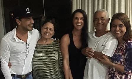 Brigados? Por onde anda a família de Graciele Lacerda, já que ela sempre está com a de Zezé?