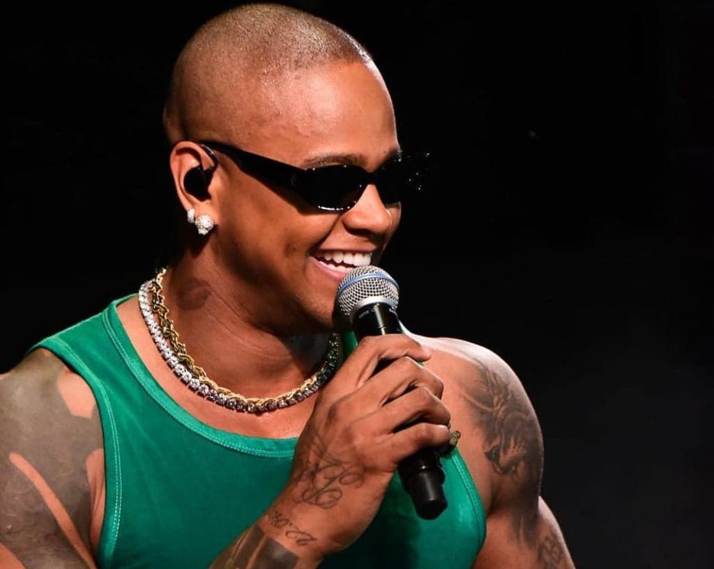 Léo Santana adere procedimento para mudar cor dos olhos e resultado deixa fãs de boca aberta: “Perfeito!”