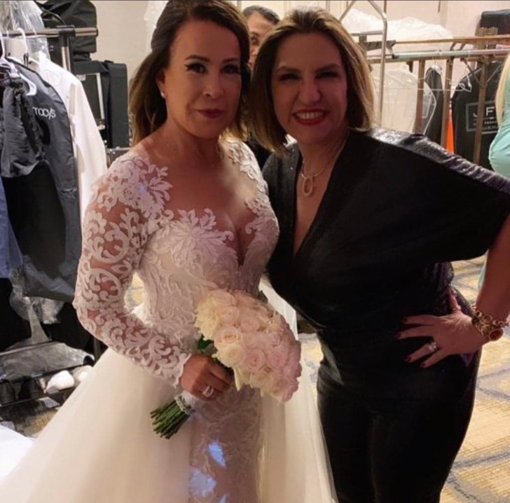 Zilu Camargo surpreende a todos e surge com vestido de noiva deslumbrante