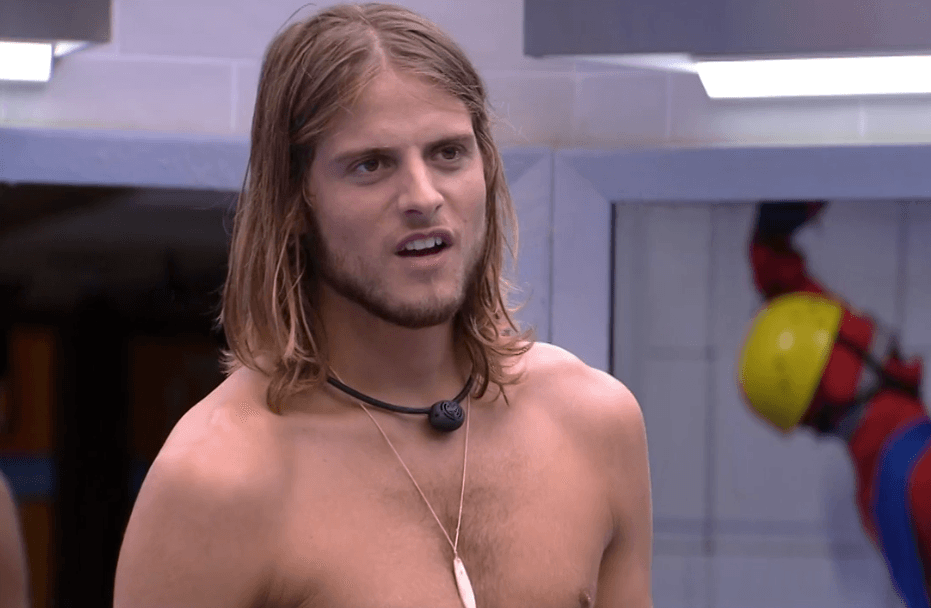 BBB20: Bissexual assumido, Daniel brocha com Marcela e irmão revela real motivo