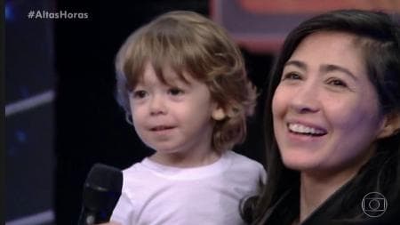 A dentista Fernanda Molina, esposa do comandante do programa Altas Horas, da Rede Globo, e Thomas, primeiro filho do casal (Foto: Divulgação) A dentista Fernanda Molina, esposa do comandante do programa Altas Horas, da Rede Globo, e Thomas, primeiro filho do casal (Foto: Divulgação)