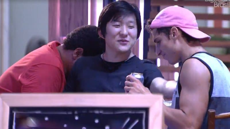 BBB20: Pyong se aproxima de Prior, faz convite especial e gera climão: "Não vale nada"
