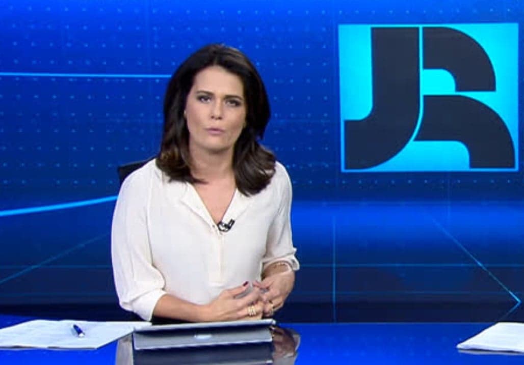Adriana Araújo comanda o Jornal da Record - Foto: Reprodução Adriana Araújo comanda o Jornal da Record - Foto: Reprodução