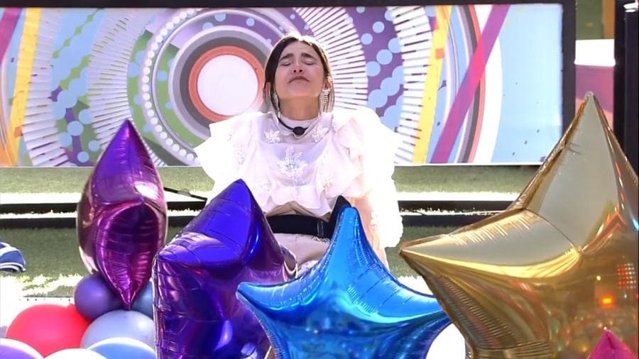 Finalista do BBB, Manu não se segura e vai aos prantos durante última festa do reality
