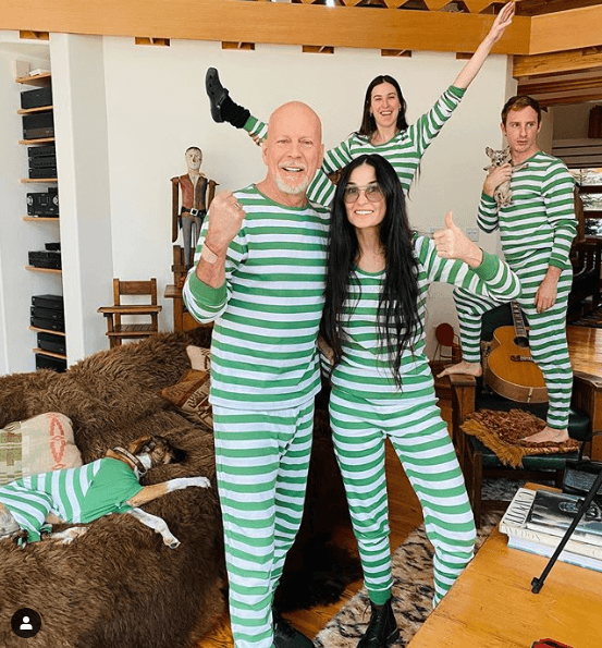 Eita! Separados há mais de 20 anos, Bruce Willis e Demi Moore passam quarentena juntos e posam de pijama