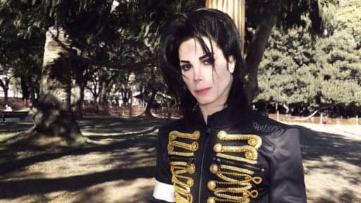Amor ao ídolo! Argentino gasta mais de R$ 150 mil para ficar igual a Michael Jackson e resulta choca: "muito bem assim"