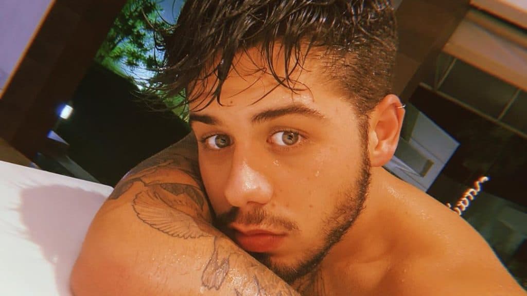 Após separação recente, Zé Felipe, filho de Leonardo, surge com bonitona e faz declaração: "Casal lindo"
