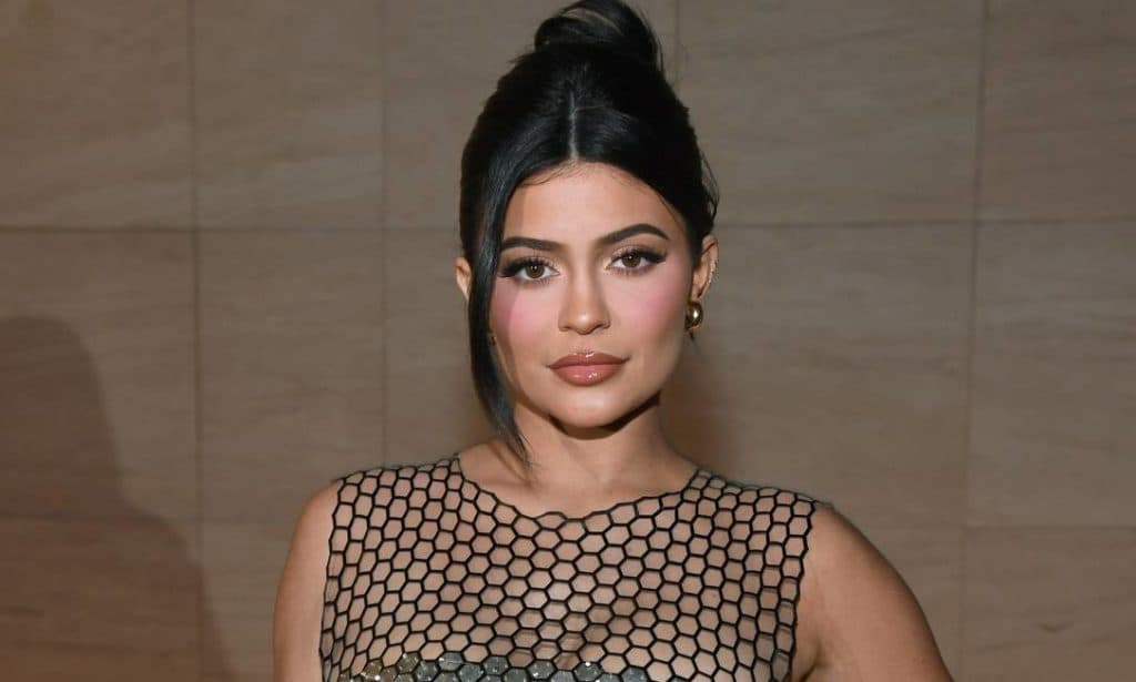 Polêmica! Kylie Jenner fatura milhões de reais por foto em rede social
