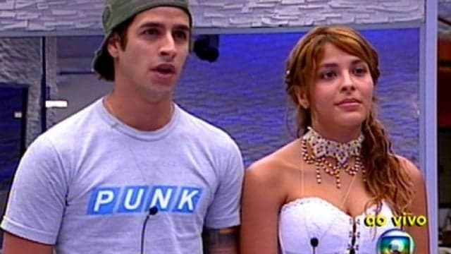 Gyselle Soares e Rafinha na final do BBB8, quando ainda era apresentado por Pedro Bial na Globo (Imagem: Reprodução) Gyselle Soares e Rafinha na final do BBB8, quando ainda era apresentado por Pedro Bial na Globo (Imagem: Reprodução)
