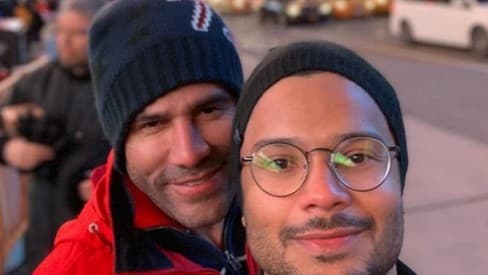 Rodrigo Sant’Anna surge só de pijaminha com o marido no quarto e intimidade é escancarada: "Solto e pulando"