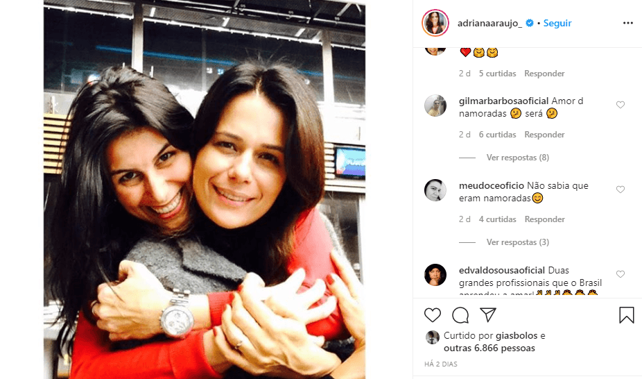 Adriana Araújo surge agarrada em amiga e confude fãs (Foto: Reprodução/ Instagram) Adriana Araújo surge agarrada em amiga e confude fãs (Foto: Reprodução/ Instagram)