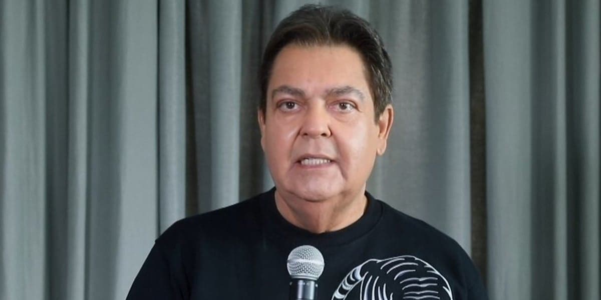 Faustão foi exposto em imagem rara com toda a família reunida (Foto: Reprodução) Faustão foi exposto em imagem rara com toda a família reunida (Foto: Reprodução)