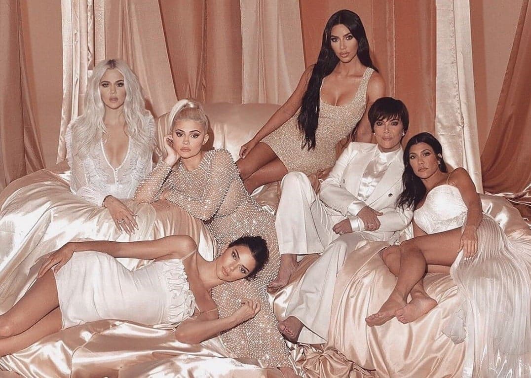 Clã Kardashian-Jenner organiza festão em meio à quarentena (Foto: Reprodução) Clã Kardashian-Jenner organiza festão em meio à quarentena (Foto: Reprodução)
