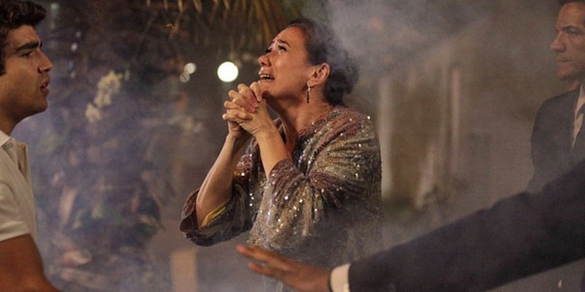 Griselda (Lilia Cabral) terá a casa incendiada a mando de Tereza Cristina (Christiane Torloni) em Fina Estampa (Foto: Divulgação/Globo) Griselda (Lilia Cabral) terá a casa incendiada a mando de Tereza Cristina (Christiane Torloni) em Fina Estampa (Foto: Divulgação/Globo)