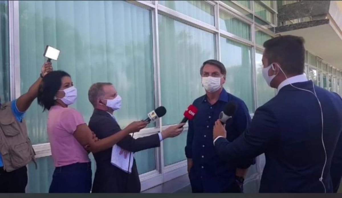 Entrevista de Bolsonaro com jornalistas da Record e CNN (Foto: Reprodução) Entrevista de Bolsonaro com jornalistas da Record e CNN (Foto: Reprodução)