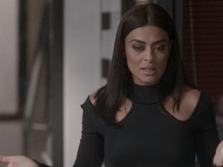Totalmente Demais: Carolina entra em pânico ao ver incorporação ao vivo; entenda