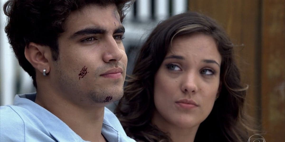 Antenor (Caio Castro) e Patrícia (Adriana Birolli) em cena de Fina Estampa (Foto: Reprodução/Globo) Antenor (Caio Castro) e Patrícia (Adriana Birolli) em cena de Fina Estampa (Foto: Reprodução/Globo)