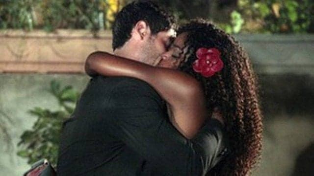 Dagmar e Wallace se beijam em Fina Estampa Dagmar e Wallace se beijam em Fina Estampa