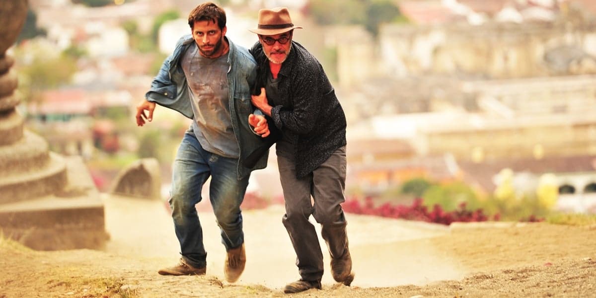 Cassiano (Henri Castelli) e Duque (Jean Pierre) rumo à Vila dos Ventos em Flor do Caribe (Foto: Globo/João Miguel Júnior) Cassiano (Henri Castelli) e Duque (Jean Pierre) rumo à Vila dos Ventos em Flor do Caribe (Foto: Globo/João Miguel Júnior)