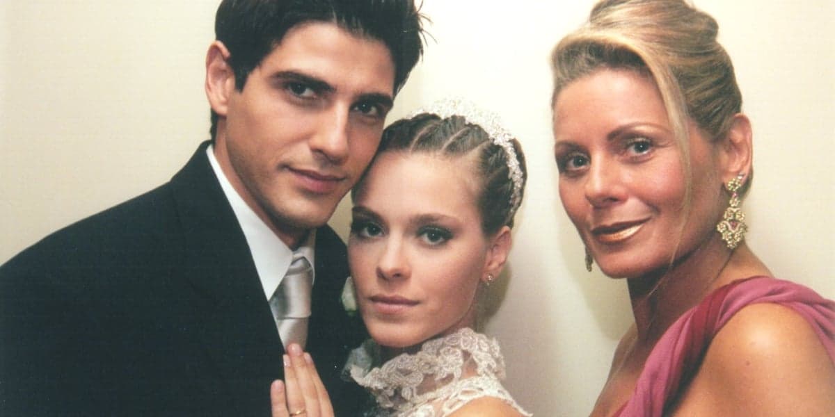 Reynaldo Gianecchini (Edu), Carolina Dieckmann (Camila) e Vera Fischer (Helena) em Laços de Família (Foto: Globo/Roberto Steinberger) Reynaldo Gianecchini (Edu), Carolina Dieckmann (Camila) e Vera Fischer (Helena) em Laços de Família (Foto: Globo/Roberto Steinberger)