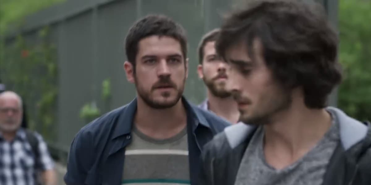 Zeca e Ruy têm reencontro conturbado em A Força do Querer Zeca e Ruy têm reencontro conturbado em A Força do Querer
